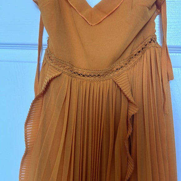 Lulu’s XS new never worn, marigold pleated  dress - Picture 8 of 11